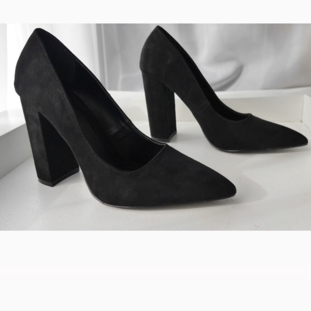 Pointed Toe Block Heels - Picture 3 of 4